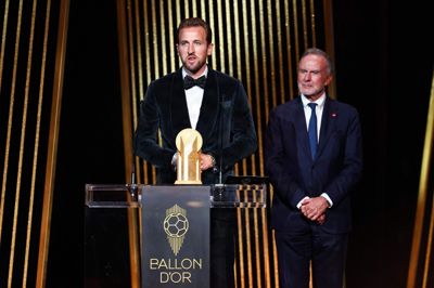 Harry Kane delte i 2024 æren som den mest scorende angriber i Europa med Kylian Mbappé og fik Gerd Müller-trofæet. Mandag vinder han prisen alene efter at have scoret 73 mål for klub- og landshold, og måske følger Ballon d'Or-trofæet også med.