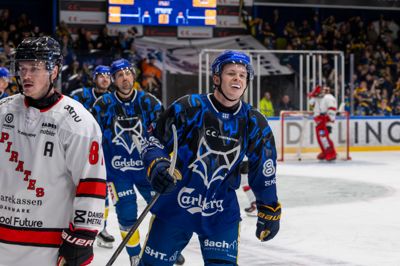 Anton Linde er i gang med sin anden sæson i Herning Blue Fox. Den 20-årige angriber kom til klubben i 2024/25-sæsonen og vendte tilbage efter et ophold i canadisk juniorhockey.