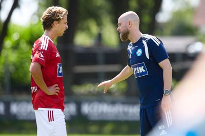 Villads Westh (t.v.) var med fra start i de første 11 superligakampe under cheftræner Morten Dahm Kjærgaards ledelse. Her blev han noteret for en enkelt scoring og tre assists. Den personlige succes kastede også et par træninger med det danske U21-landshold af sig.