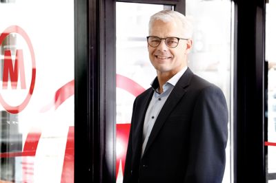 - Vi er i dag mindre en medievirksomhed og mere en teknologivirksomhed, der leverer medie-løsninger, konstaterer økonomidirektør Jakob Hummelmose Sønderby om sin arbejdsplads, Mediehusene Midtjylland.