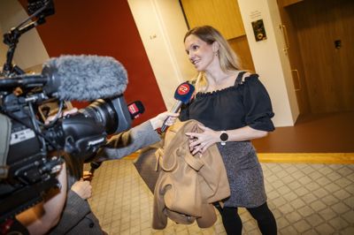 Louise Louring ankommer da Venstres folketingsgruppe holder møde på Christiansborg tirsdag.