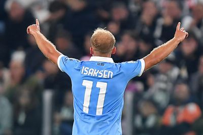 Gustav Isaksen har scoret tre mål i sine seneste fire kampe. Her fejrer han sin scoring mod Juventus 18. oktober.