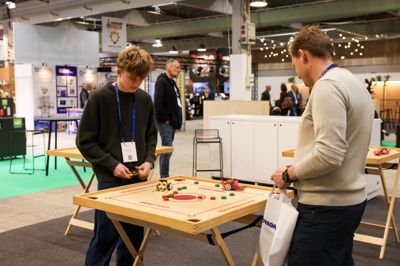 De besøgende på MCH-messen skulle styre en lille robot, men for de fleste var det vist nemmere, hvis de havde brugt en gammeldags kø til bobspillet.