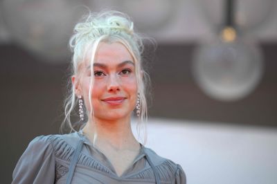 Phoebe Bridgers solodebuterede i 2017 med »Stranger in the Alps«. Siden udgav hun albummet »Punisher« i 2020. Hendes seneste plade, »Lost Weekend«, udkom tidligere i år.