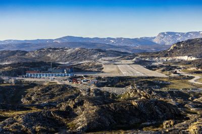 Lufthavnen i Ilulissat i det vestlige Grønland er blevet udbygget og godkendt som international lufthavnen. Her ses den for fire år siden.