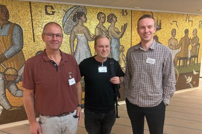 Henrik Christiansen (LA), Simon Vanggaard (DF) og Thomas Østergaard (V) havde forberedt spørgsmål til oplægsholderne, da Ikast-Brandes byråd besøgte den finske pendant til Kommunernes Landsforening.