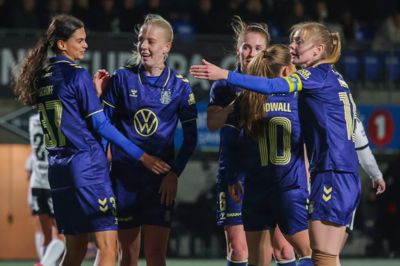 Jublende Brøndby-spillere efter Mila Bischoffs scoring til 1-0 mod Rosenborg. Opgøret i Norge endte uafgjort.