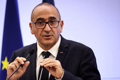 Den franske indenrigsminister, Laurent Nunez, advarer torsdag om, at lørdag bliver en dag med meget høj risiko for uroligheder. Landet vil i den forbindelse mobilisere 70.000 politifolk og andre sikkerhedsstyrker i landet.