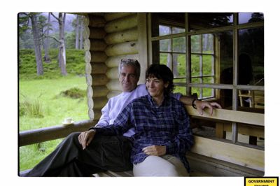 Den afdøde seksualforbryder Jeffrey Epstein og Ghislaine Maxwell ses under ophold på Balmoral-ejendommen.