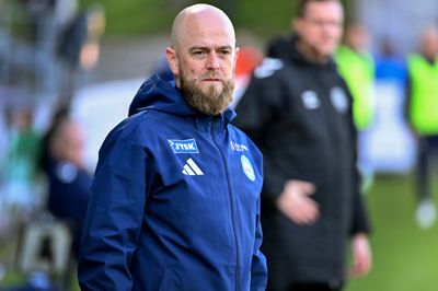 Morten Dahm Kjærgaard får de sidste svar ved lørdagens SIF-træning.