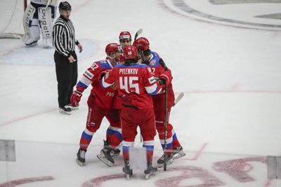 Det russiske ishockeylandshold ses her i en kamp mod Finland i Sverige i 2021. Ifølge en afgørelse fra CAS kan Rusland igen deltage i VM i ishockey til næste år.