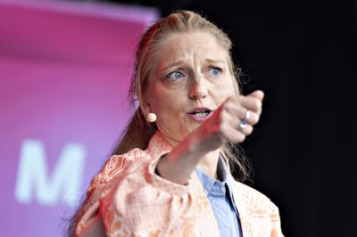Kulturminister Zenia Stampe (R) siger, at det er fortvivlende, at Ruslands landshold bliver tilladt adgang til VM i ishockey.