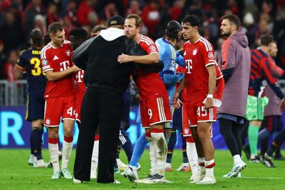 Bayern-boss Vincent Kompany er formentlig ikke med mod Dortmund lørdag, hvor Harry Kane kan spille sin første kamp siden Ballon d'Or-modtagelsen.