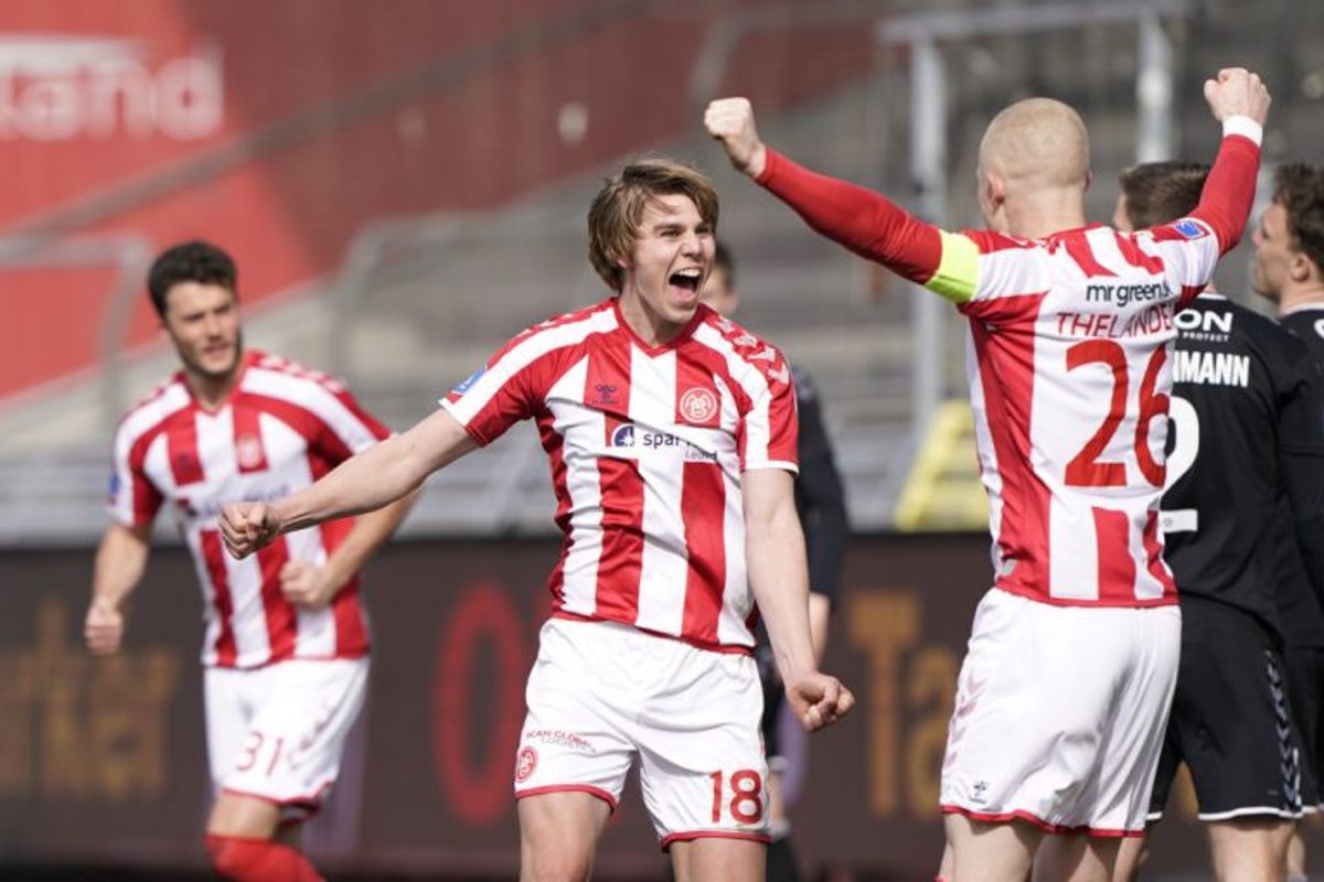 AaB-spillerne fejrer målet til 2-1, der blev noteret som et selvmål af Sønderjyskes Pierre Kanstrup. – Foto: Henning Bagger/Ritzau Scanpix