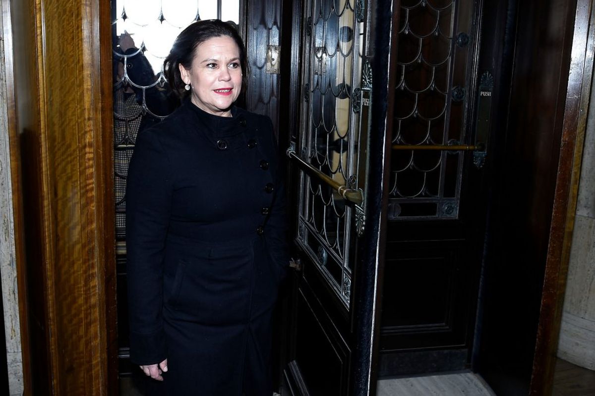 Mary Lou McDonald undskylder for bombedrab på Lord Mountbatten, afdøde prins Philips onkel. Undskyldningen faldt efter prinsens begravelse. Foto: Clodagh Kilcoyne/REUTERS