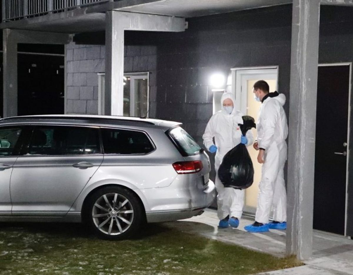 Mystisk ser det ud. Politiet har ingen kommentarer til, hvad der foregår. KLIK FOR FLERE BILLEDER. Foto: Presse-fotos.dk