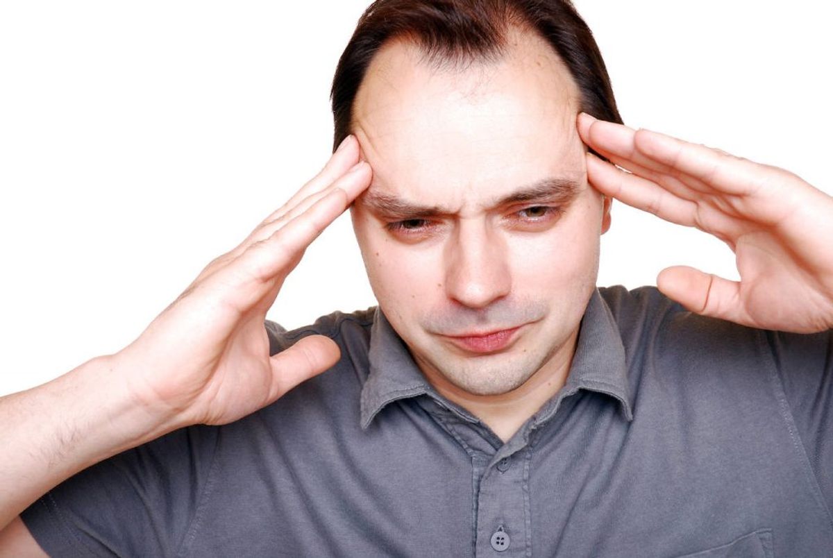 Hvis du aldrig har haft problemer med hovedpine, men oplever du pludselige hovedpiner efter du for eksempel er fyldt 50, så skal du passe på. Foto: Scanpix