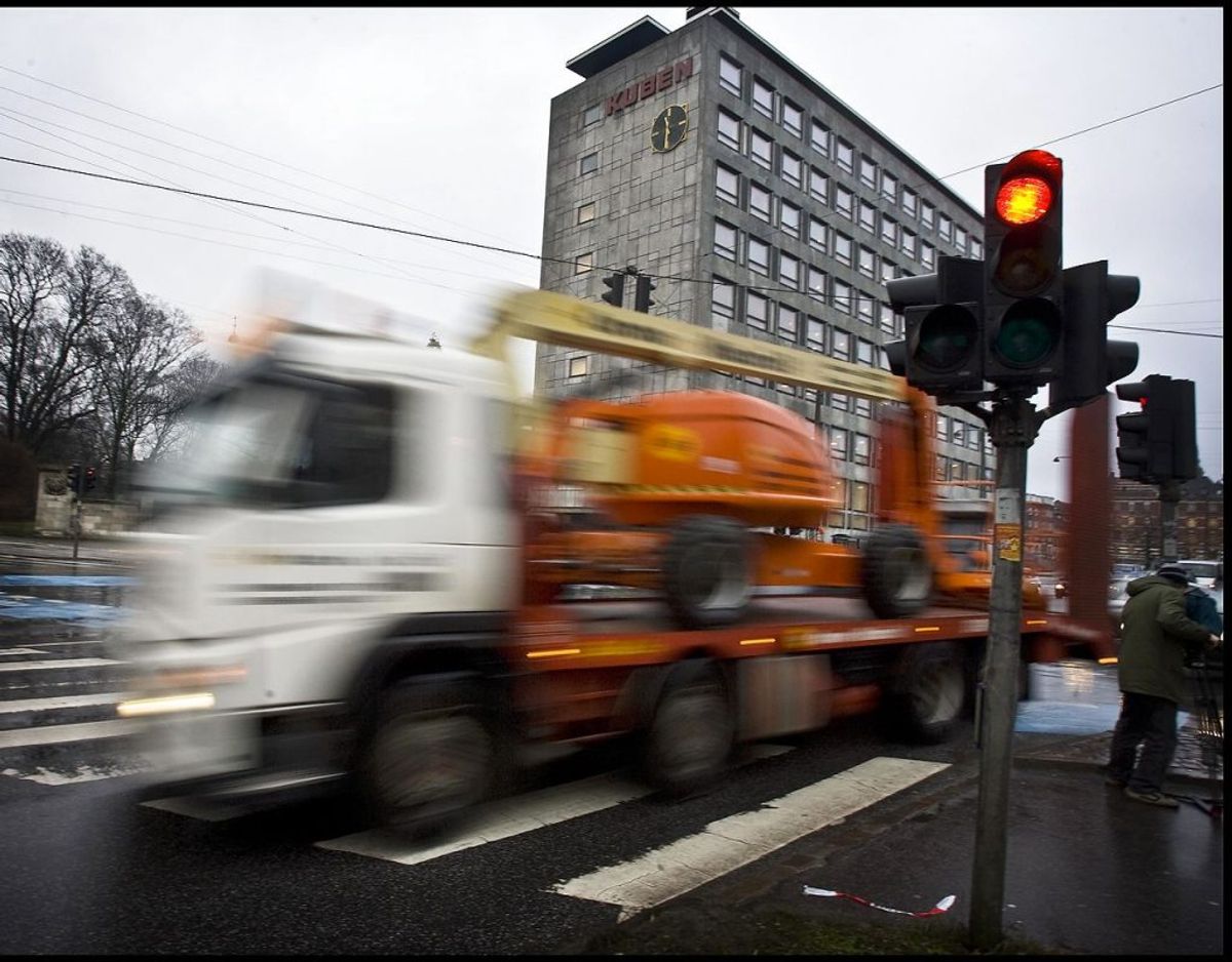 Er der ikke skiltet med noget specifikt, så gælder det, at du har højre vigepligt. Altså skal du holde tilbage for AL trafik til højre for dig. Foto: Scanpix