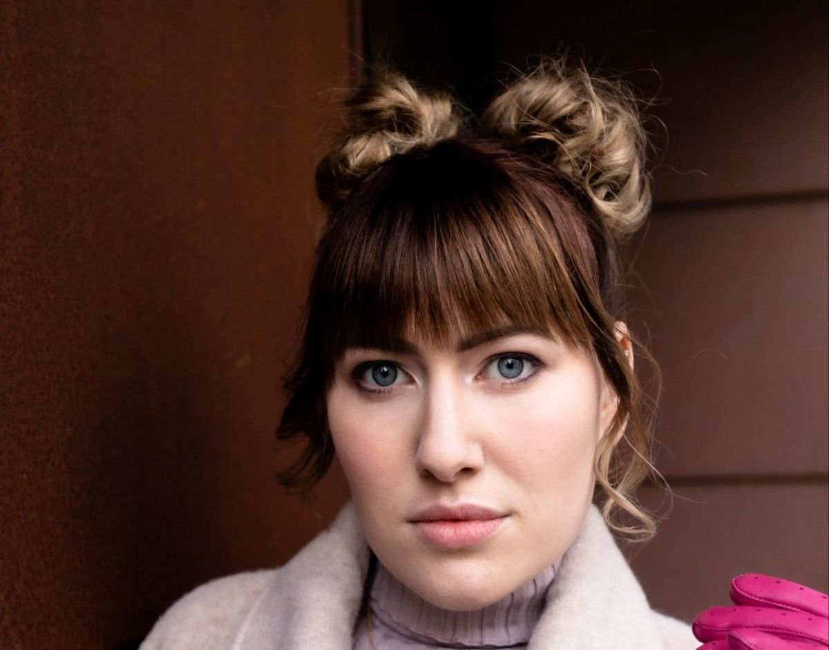 Sang nummer syv. Emma Nicoline synger “Står Lige Her”, der er skrevet af Jeppe Pilgaard, Jacob Jørgensen, Emma Nicoline Winther Nielsen, Adam Kalwa og Patricia Namakula Mbabazi. Klik videre i galleriet for at se flere billeder af årets artister.