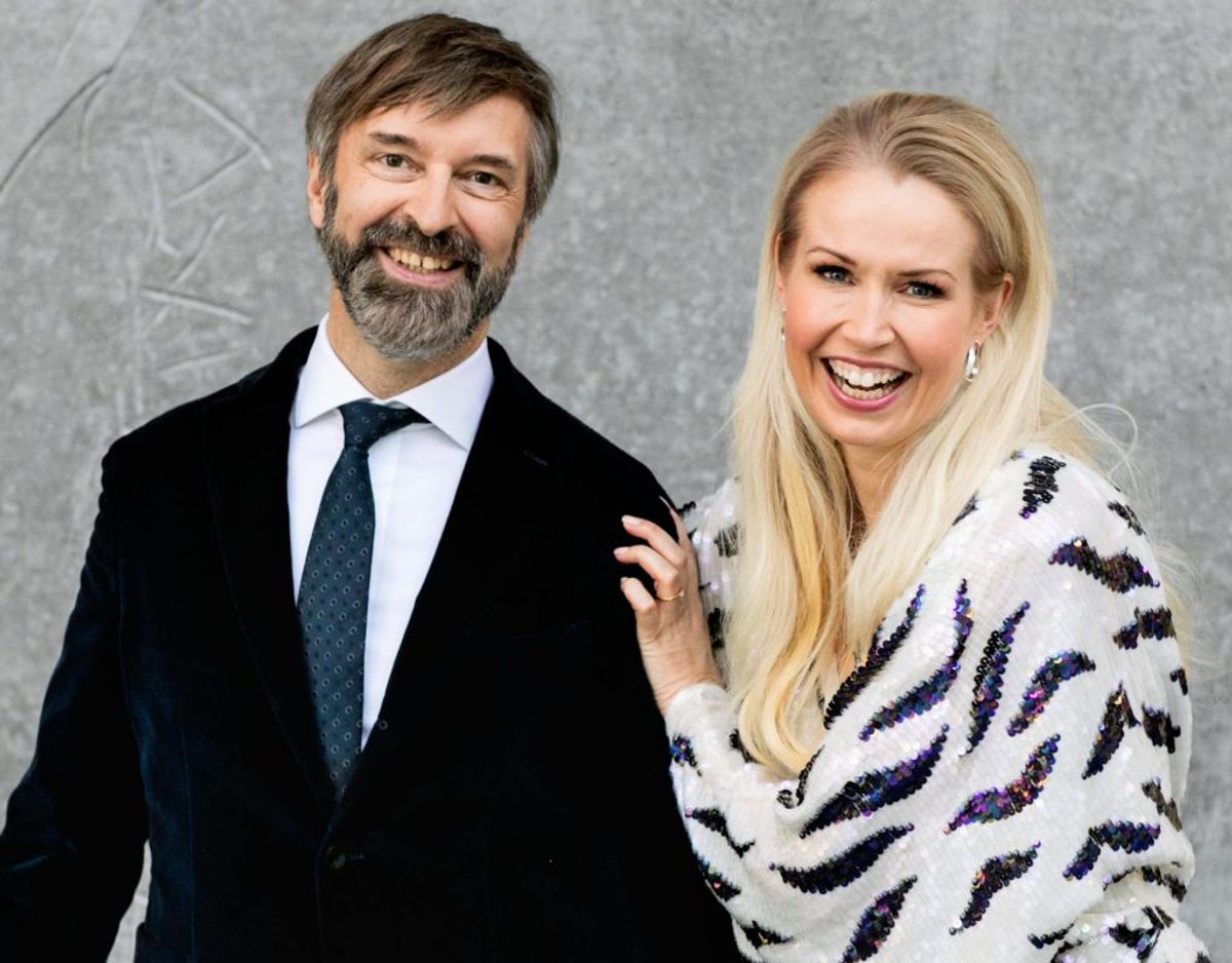 Årets værter ved Dansk Melodi Grand Prix 2021 er Tina Müller og Martin Brygmann. Klik videre i galleriet for at se rækkefølgen for, årets deltagende artister går på scenen. Foto: Betina Garcia.