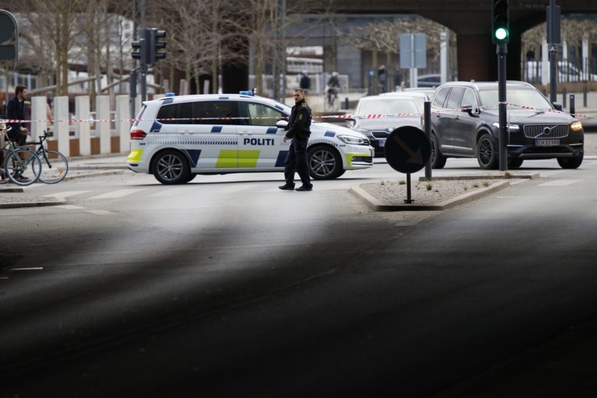 Et skænderi udviklede sig fredag eftermiddag. En mand blev stukket i hånden. Foto: Presse-fotos.dk.
