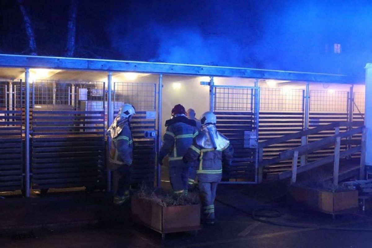 Her brand i skur på Jakob Lindbergsvej. Foto: Presse-fotos.dk