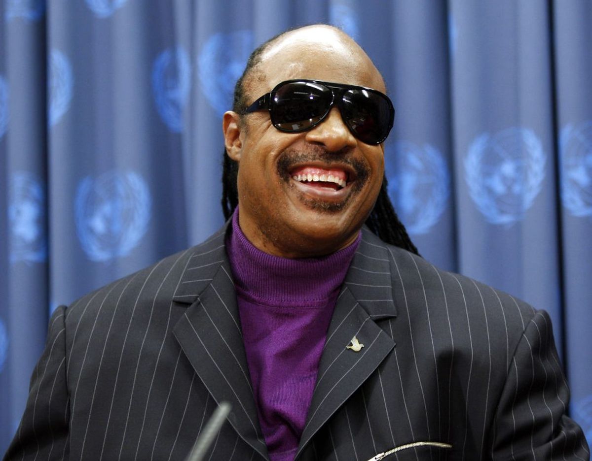 Stevie Wonder har fået nok af USA. Legenden pakker simpelthen sine sydfrugter og flytter til Ghana. Det fortæller han selv i et interview med Oprah Winfrey. Klik videre for flere billeder. Foto: Scanpix/REUTERS/Chip East