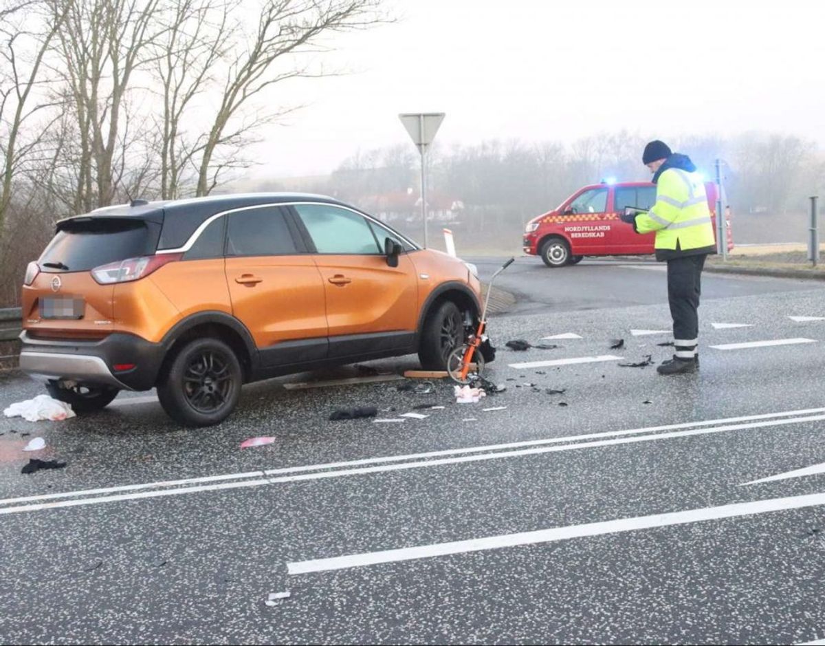 En 38-årig mand er mandag morgen dræbt i en ulykke. KLIK for flere billeder. Foto: Øxenholt Foto.