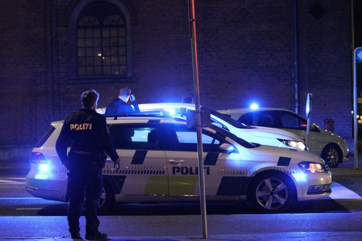 Der var lørdag aften kaotiske tilstande midt i Aarhus. Klik for flere billeder fra demonstrationen. Foto: Presse-fotos.dk