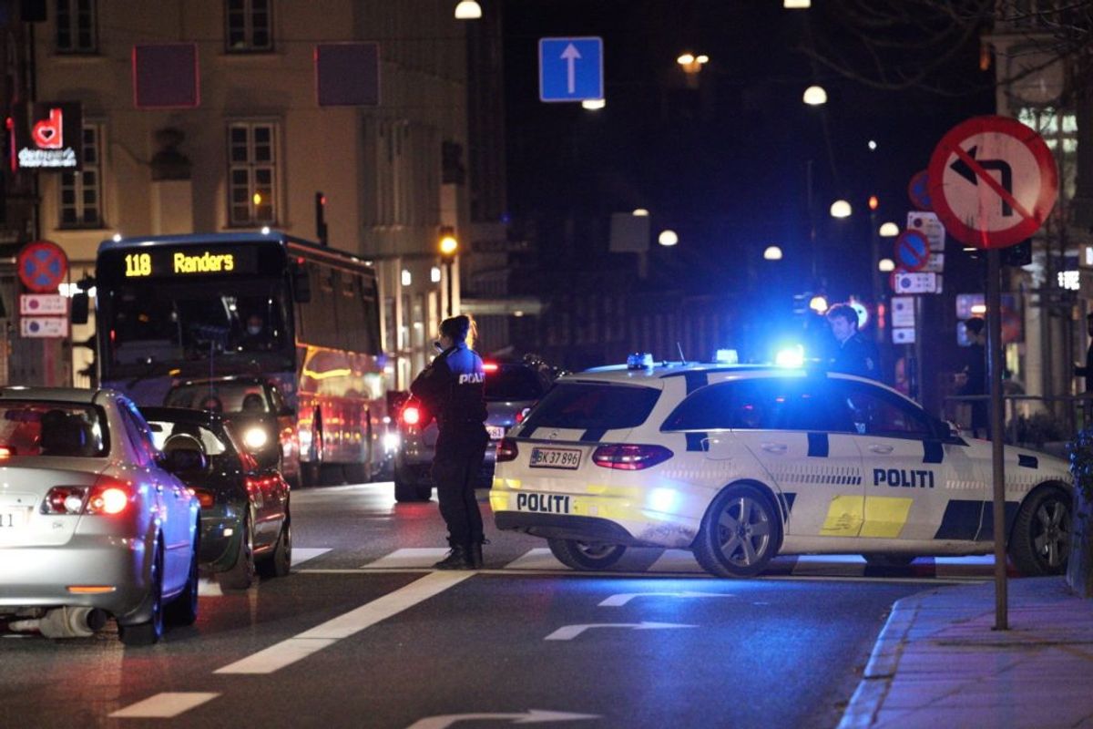 Kaotiske tilstande midt i Aarhus. Klik for flere billeder. Foto: Presse-fotos.dk