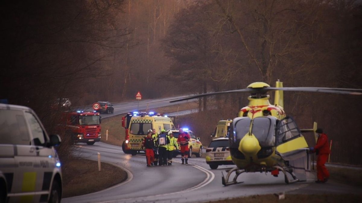 En lægehelikopter er på stedet. KLIK FOR MERE. Foto: Presse-fotos.dk