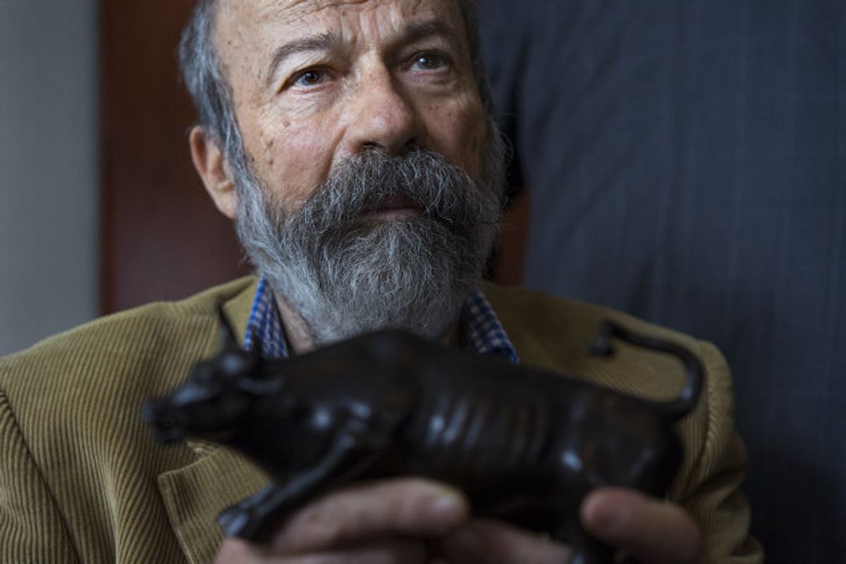 Den italienske kunstner Arturo De Modica døde på Sicilien efter at have kæmpet mod kræft i en årrække. (Arkiv) Foto: Craig Ruttle/Scanpix