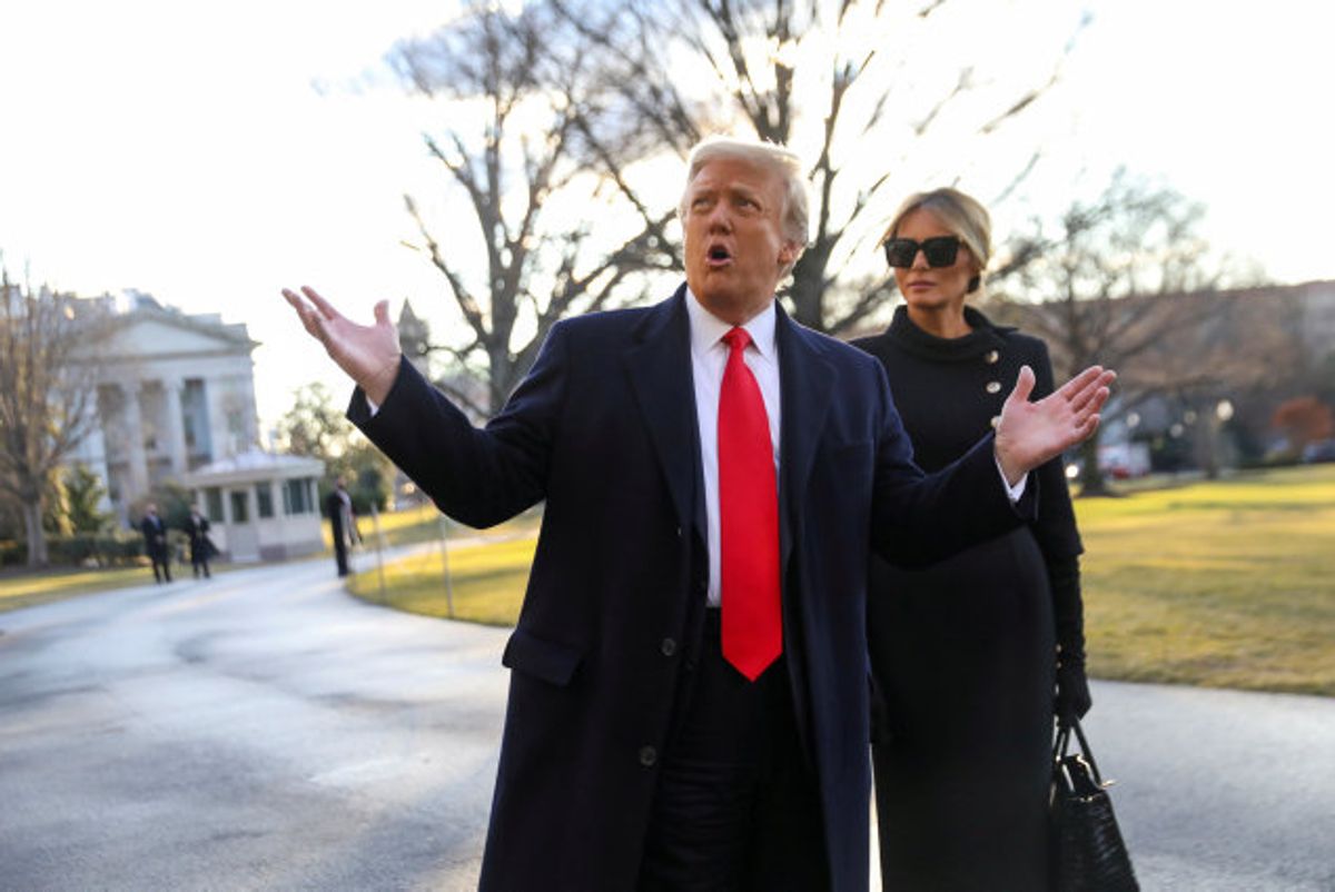 Donald Trump og Melania, da præsidentparret den 20. januar forlod Det Hvide hus og fløj til Florida. Denne dag sluttede Trumps præsidenttid, og der ventes også nye tider på Trumps hotel i Washington D.C. Foto: Leah Millis/Reuters