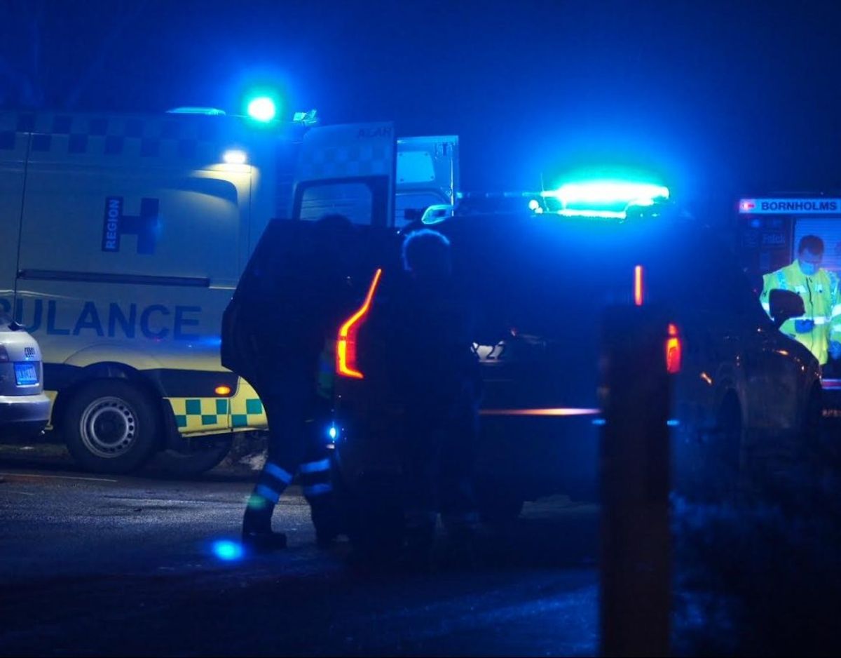 En kvinde er fredag aften død i en brand i Rønne. KLIK FOR FLERE BILLEDER FRA STEDET. Foto: Presse-fotos.dk
