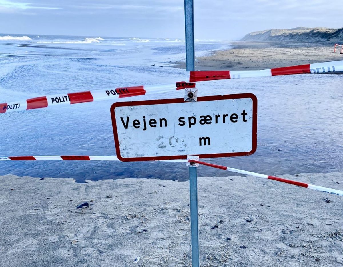 Et område på omkring 100 meter af stranden ved Bøgsted Rende i Thy er spærret af. Foto: Michael Mørk, strandfoged.