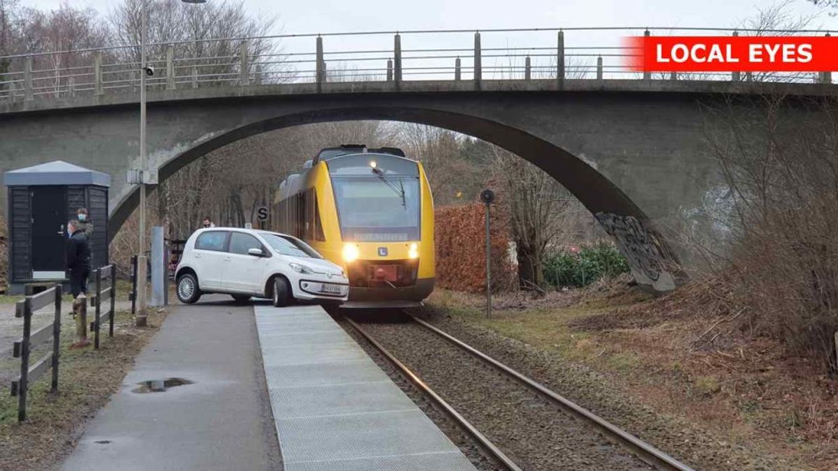 Togdriften var midlertidigt indstillet på Grønholt Station i Fredensborg, efter at en kvinde næsten kørte ud på skinnerne. Foto: Local Eyes.