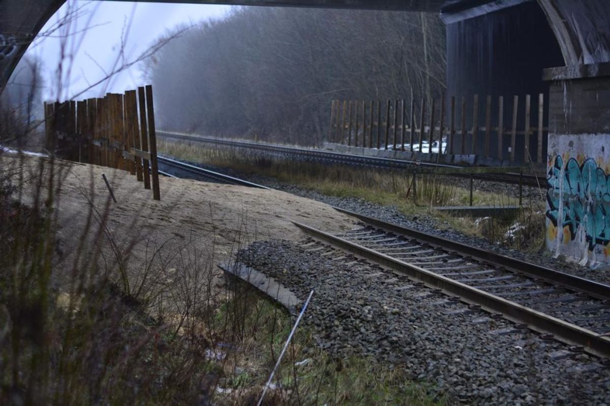 Et jordskred er skyld i, at togafgange er aflyst torsdag. Foto: Øxenholt Foto
