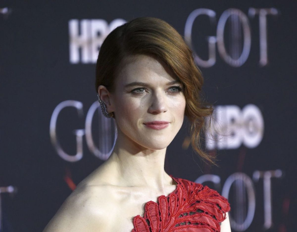 Mange vil sikkert også huske Rose Leslie som stuepigen Gwen Dawson i dramaserien Downton Abbey. Foto: Scanpix/Evan Agostini/Invision/AP)