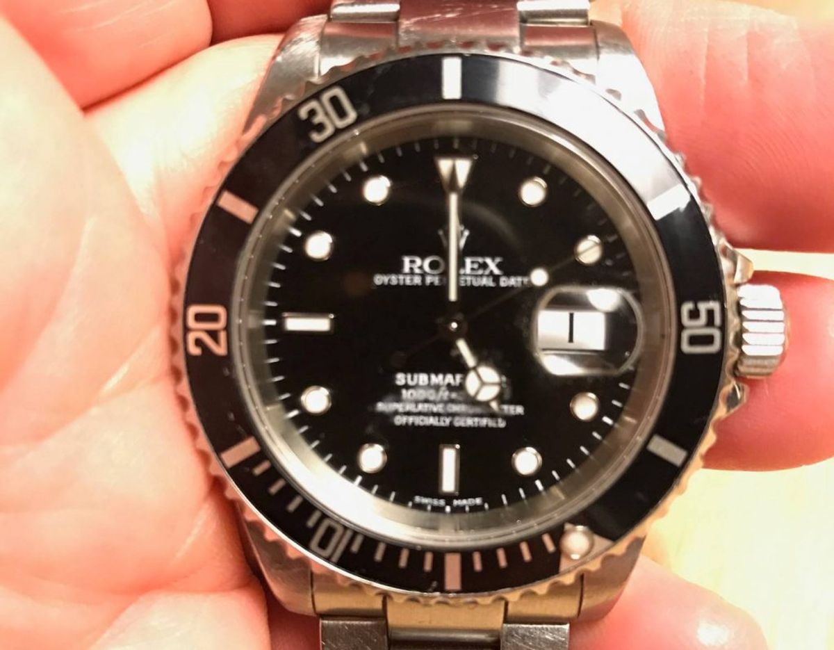 Familien efterlyser et Rolex Submariner ur. (Privatfoto).