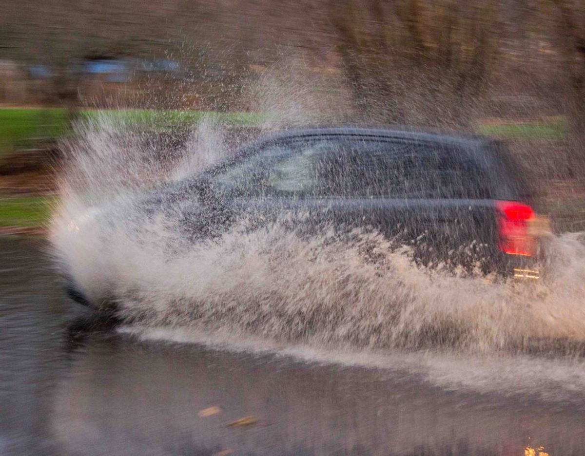 Vask bilen ofte i denne tid, lyder rådet fra eksperterne. Foto: Applus Bilsyn