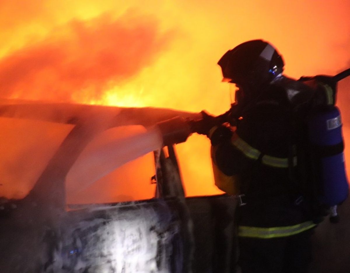 Voldsom bilbrand ved Fuglsang Sø i Herning. Foto: presse-foto.dk