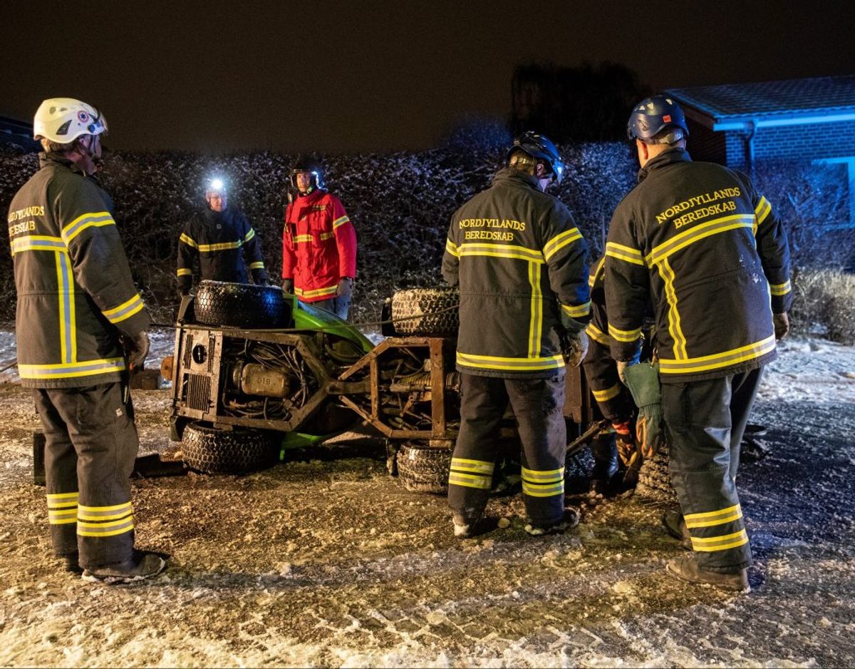 En fejemaskine væltede natten til tirsdag om på siden. Foto: Rasmus Skaftved