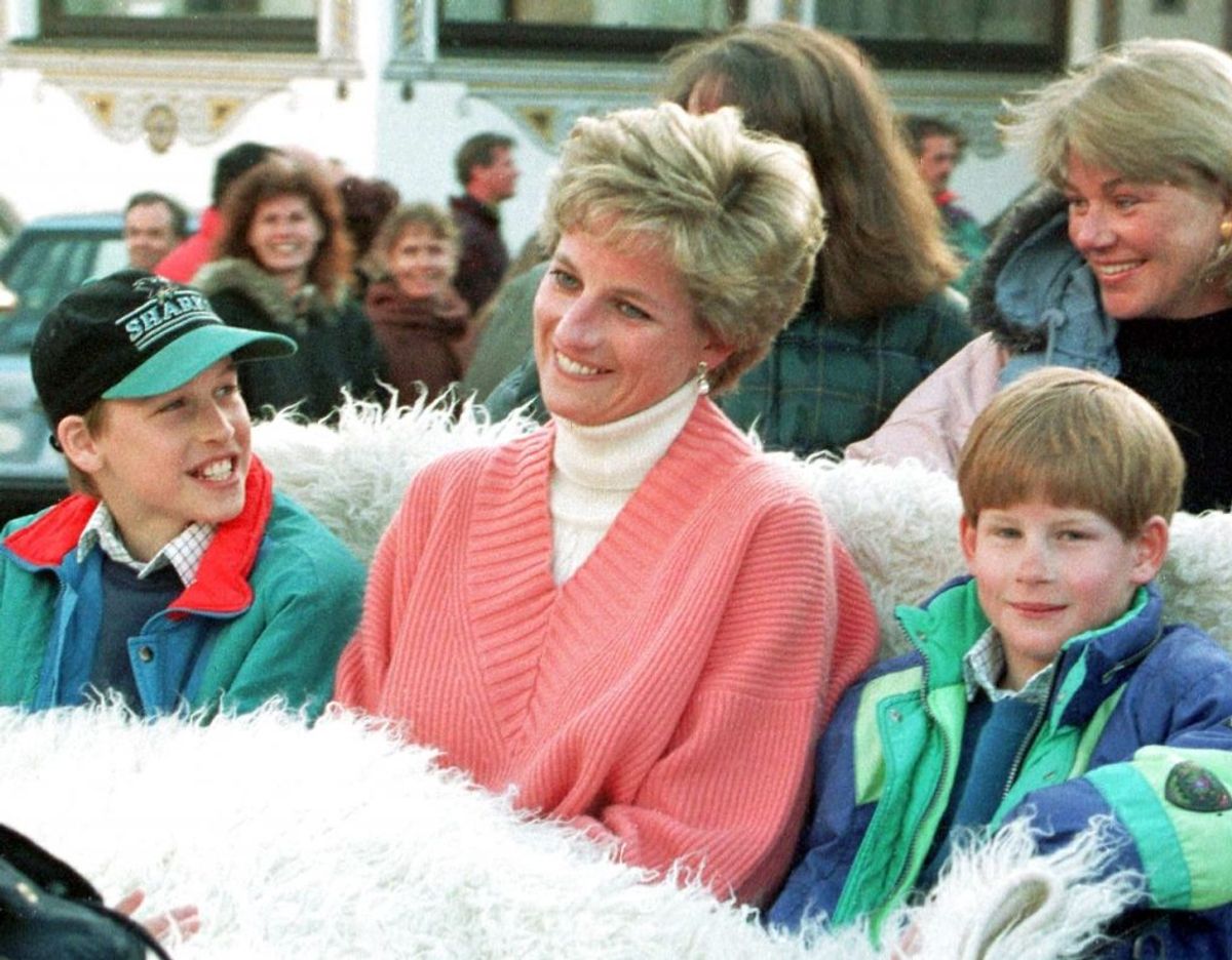 Prinsesse Diana sammen med sine to drenge prins William og prins Harry. Klik videre for flere billeder. Foto: Scanpix/Werner Nosko REUTERS