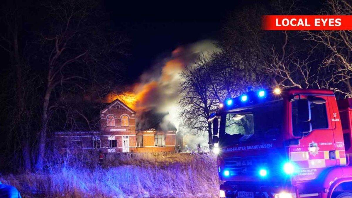 En brødrister startede det, der endte med at blive en noget voldsom brand. KLIK for flere billeder. Foto: Local Eyes