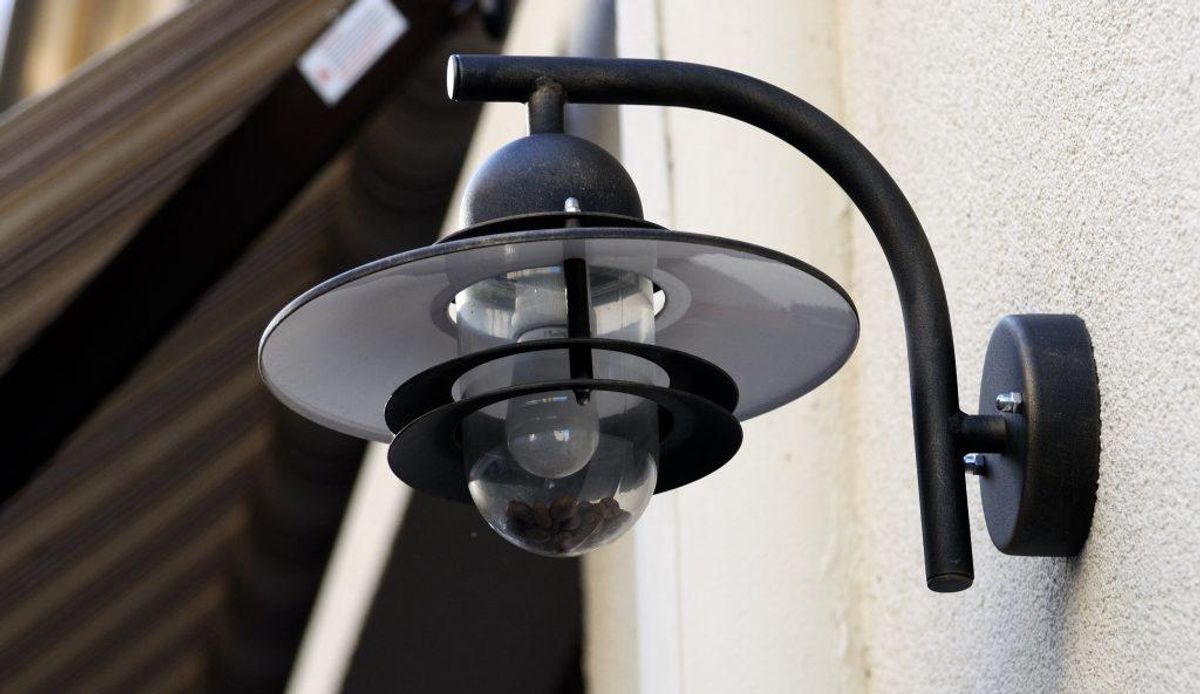 Lad også være med at gemme nøglen på en udendørs lampe. Foto: Colourbox