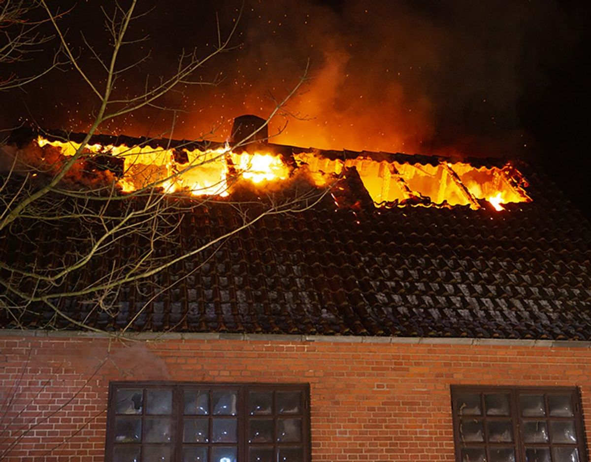 Voldsom brand i parcelhus på J P Jensens Vej i Grindsted natten til fredag. KLIK VIDERE OG SE FLERE BILLEDER. Foto: René Lind Gammelmark