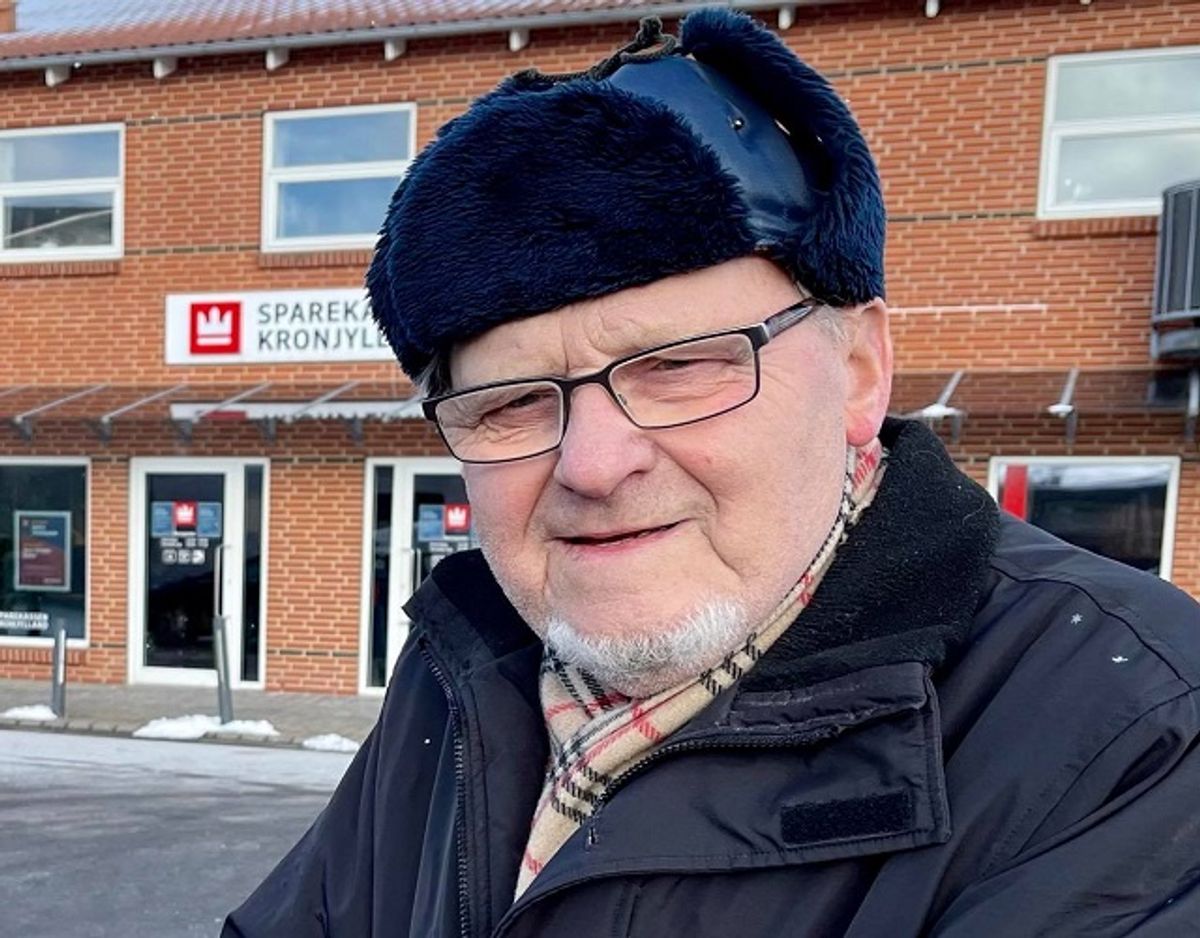 Jens Christiansen bruger kirken ofte. Han synes, der er gået lidt lang tid med at få løst problemet med en ny præst. Og dermed nye indbyggere i præsteboligen. Foto: Jørgen Rosengren/Newsbreak.dk
