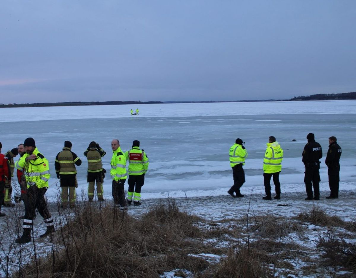 Politi og redning ved Roskilde Fjord. Foto: Presse-fotos.dk. KLIK for mere.