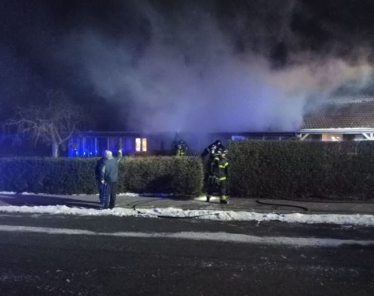 En 84-årig kvinde blev fundet død efter en brand tirsdag. Nu undersøger politiet sammenhængen mellem den og anden. KLIK for flere billeder. Foto: Presse-fotos.dk