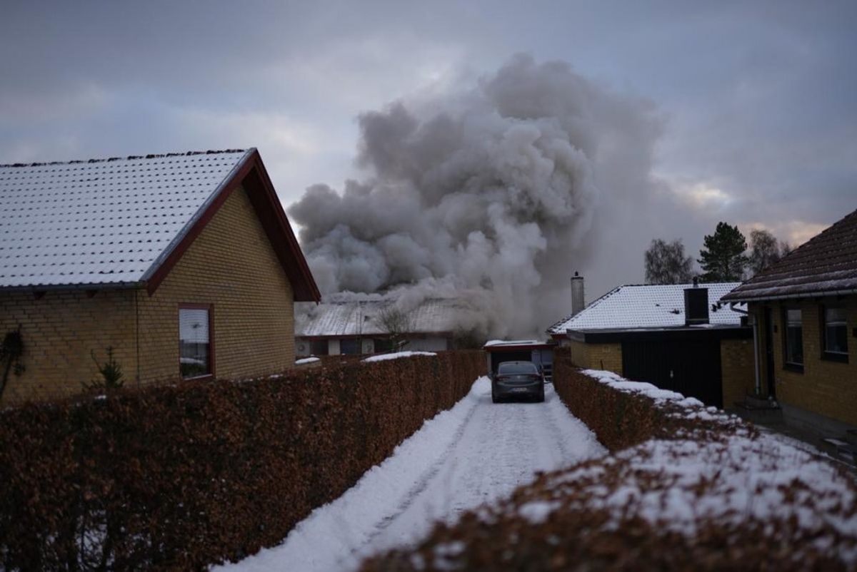 En villa i er totalt overtændt. KLIK FOR FLERE BILLEDER. Foto: Øxenholt Foto.